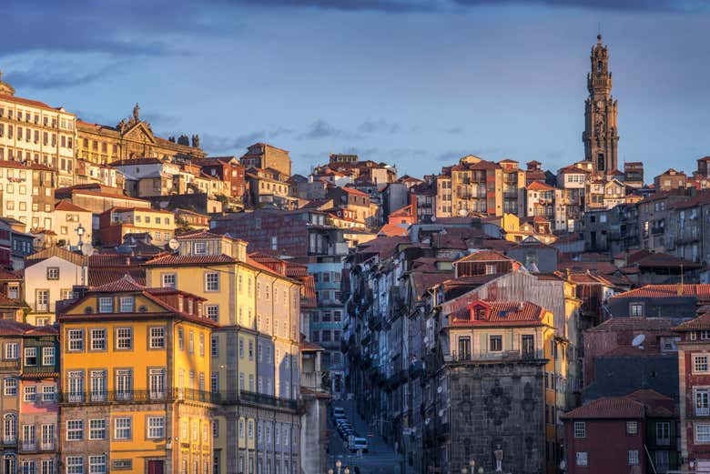 Porto con la Torre dos Clérigos sullo sfondo