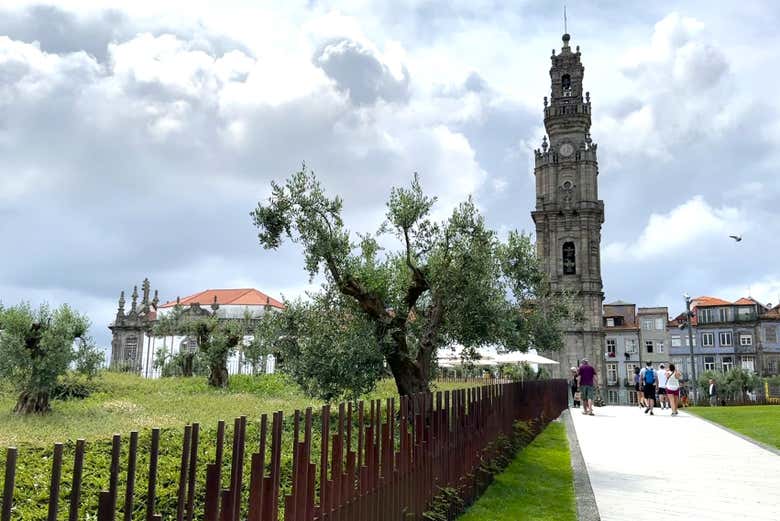 Camminando verso la Torre dos Clérigos
